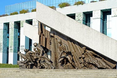 Skip-the-line Warsaw Uprising Museum and World War II monuments private tour